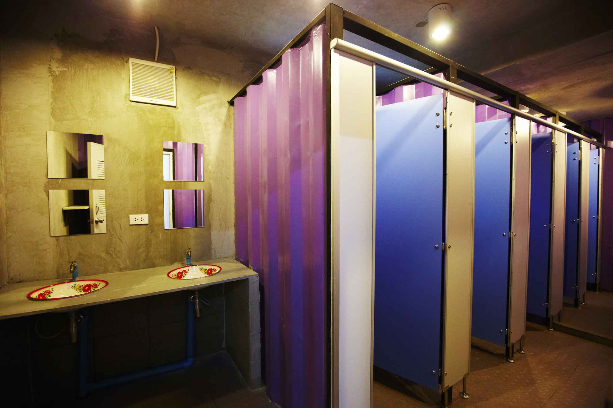 Wh Hostel Bangkok Buitenkant foto