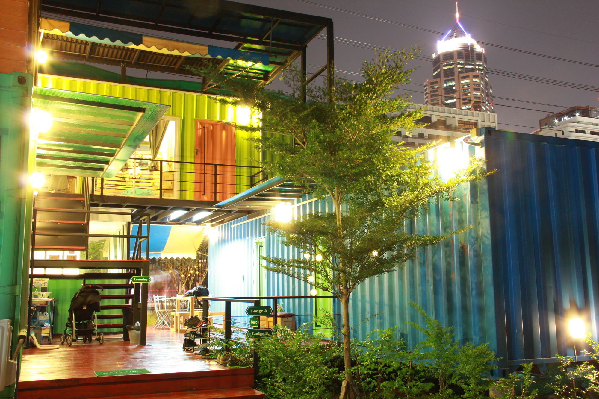 Wh Hostel Bangkok Buitenkant foto