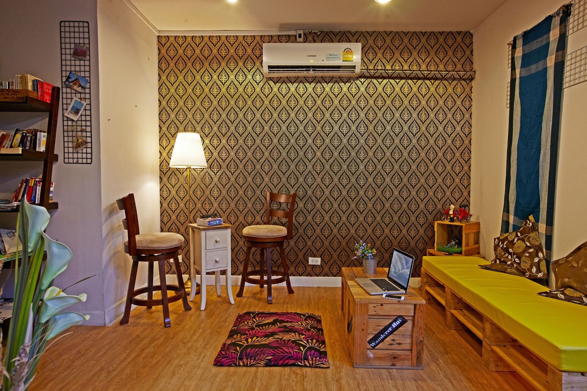 Wh Hostel Bangkok Buitenkant foto