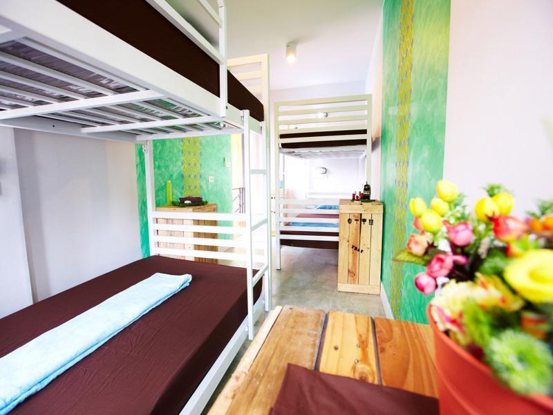Wh Hostel Bangkok Buitenkant foto